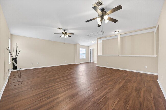 Building Photo - 10427 Lyndon Meadows Dr