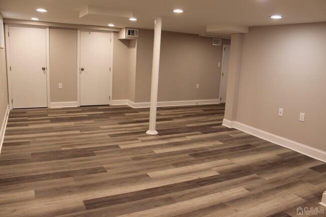 Building Photo - 147 Clinton St