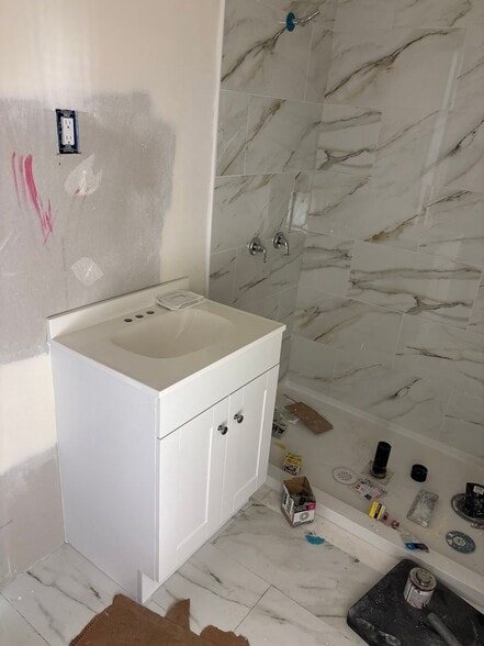 Building Photo - 1121 W Base Line St