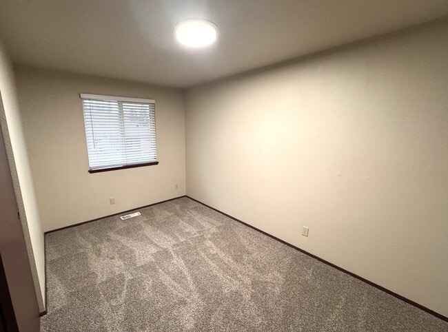 Building Photo - 202 Vashon Ave SE