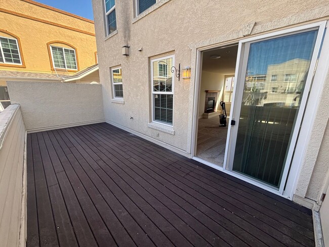 Building Photo - 2 bedroom 2.5 Bathroom Windsor Town Green Condo with carpet and A/C