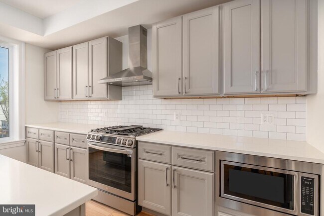 Building Photo - 811 Upshur St NW
