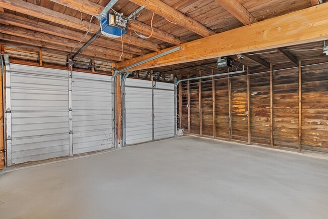 Building Photo - 1001 Woodsdale Ave