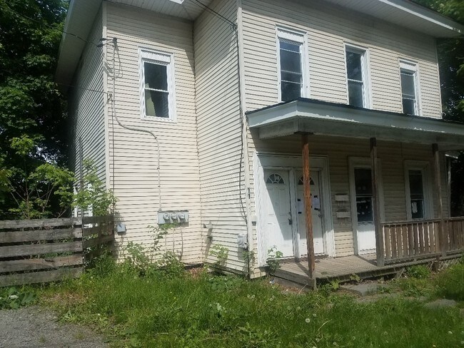 Building Photo - 11 Willow Ave