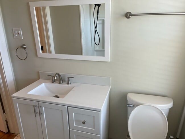 Building Photo - Great 2BR/1BA Condo Villa Rose