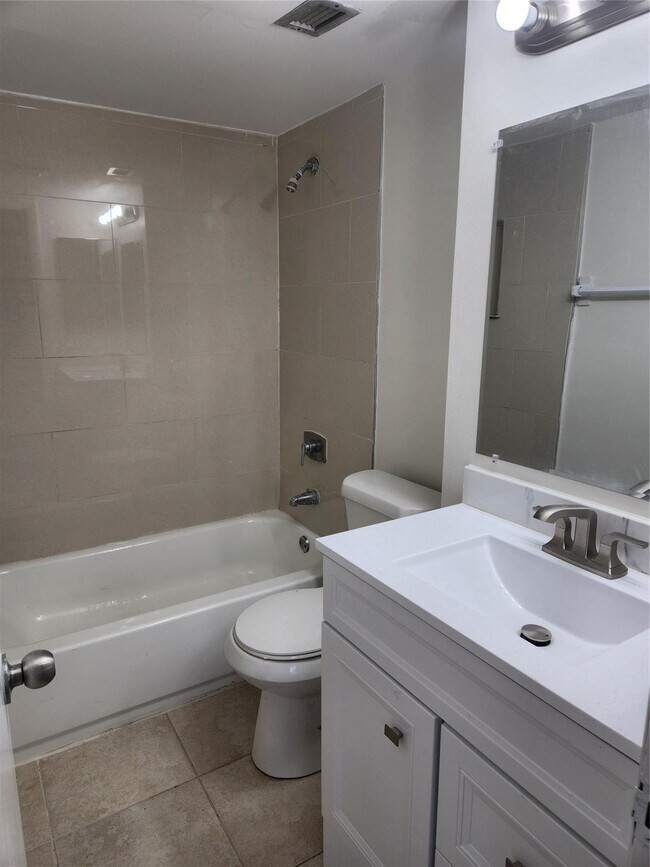 Building Photo - 17890 W Dixie Hwy