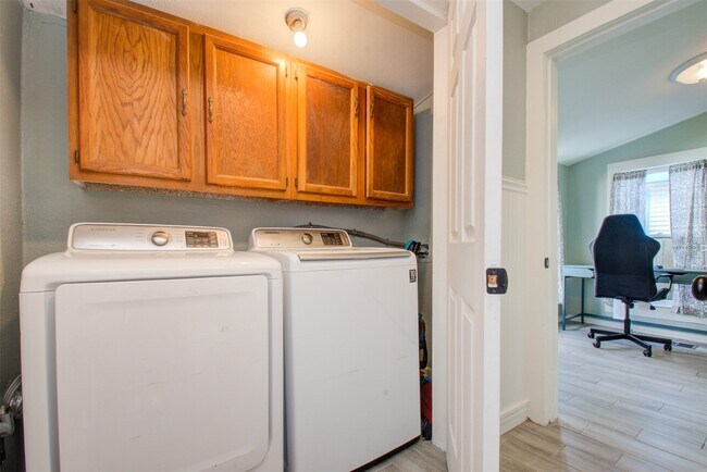 Building Photo - 3304 Avenue Q