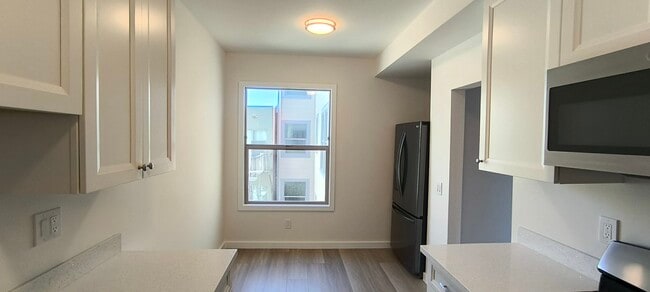 Building Photo - La Playa Apartments