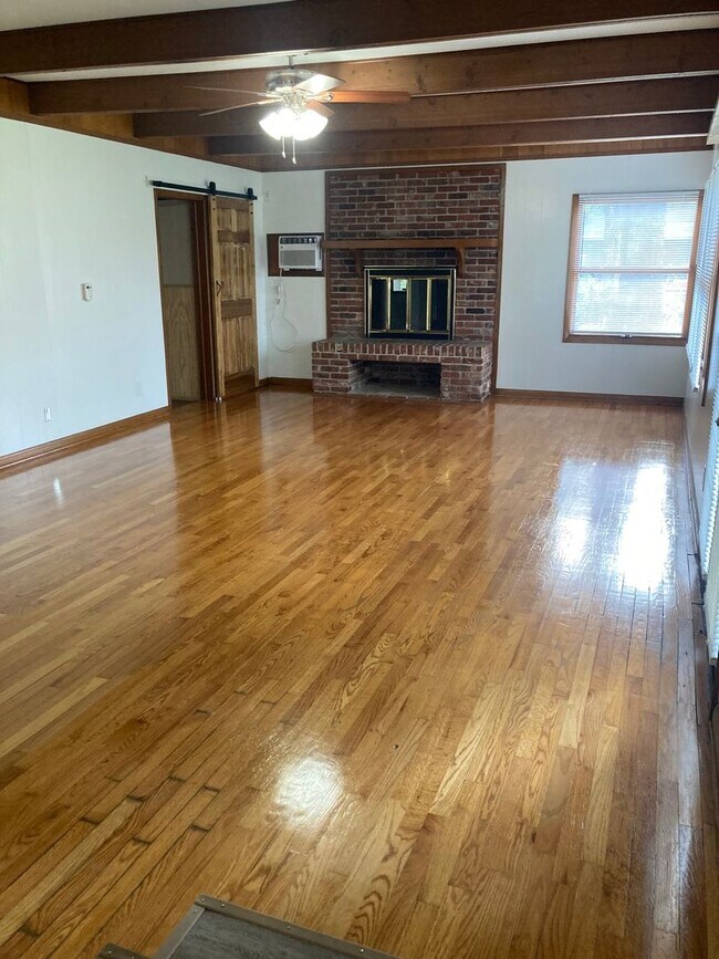 Building Photo - 2718-2720 S. Stewart