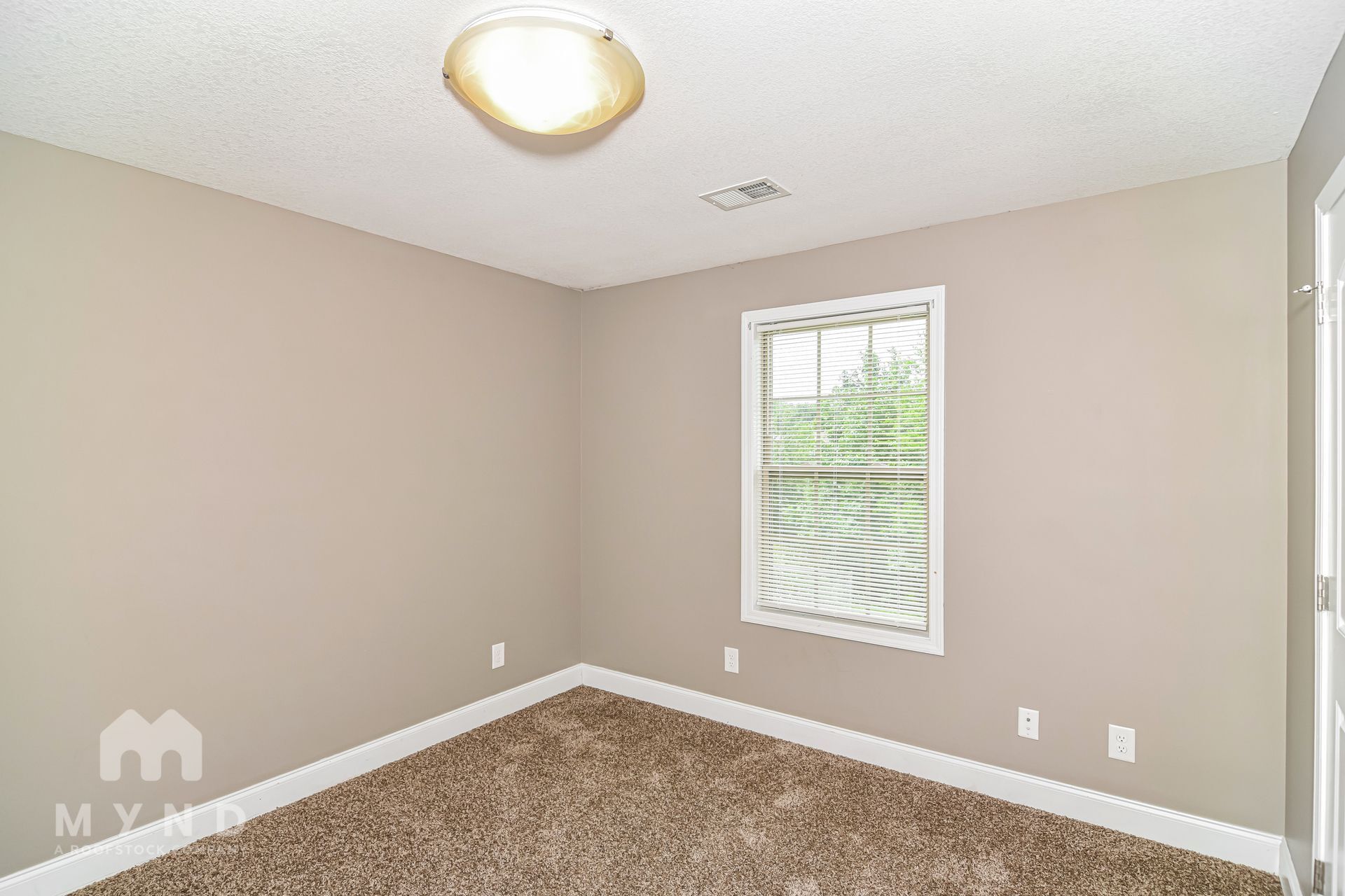Building Photo - 619 Woodhaven Dr