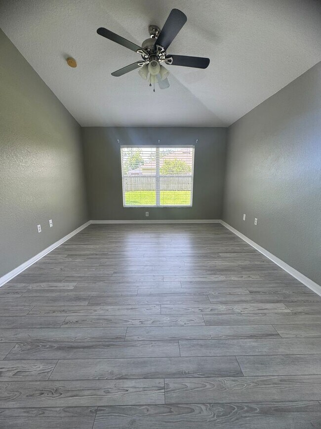 Building Photo - Central Lakeland 3bedroom 2 bath!