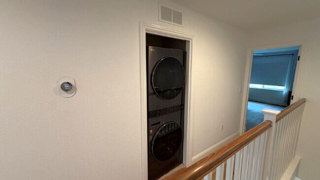 Building Photo - Concord Beautiful 3 bedroom 3 bathroom fully updated townhome, gated community!