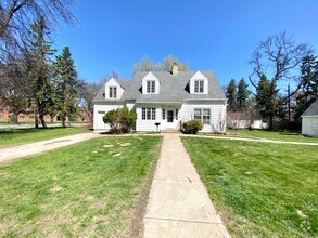 Building Photo - 4 Bedroom House Across the Street from NDS...