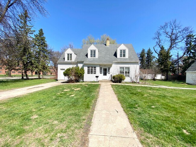 Primary Photo - 4 Bedroom House Across the Street from NDS...