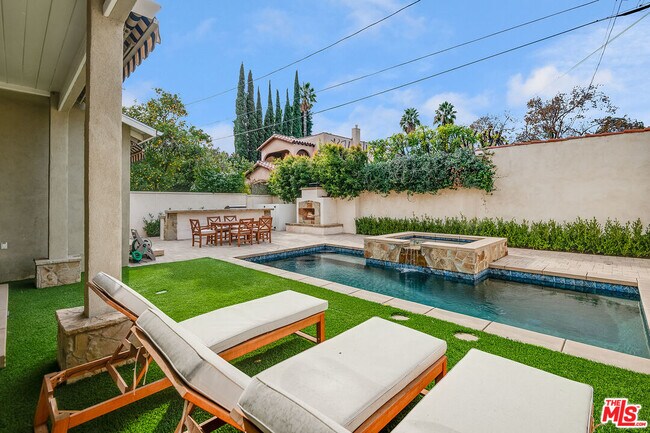 Building Photo - 4419 Clybourn Ave