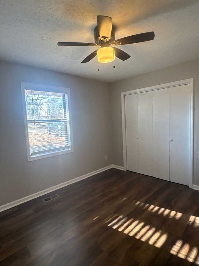 Building Photo - $500 OFF 1st FULL MONTHS RENT...Renovated 2 Bedroom Duplex in Manchester