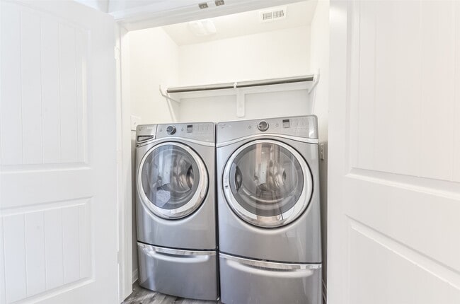 Building Photo - 5522 Briana Dee Dr