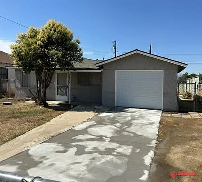 Building Photo - 3 Bedroom Home in East Bakersfield