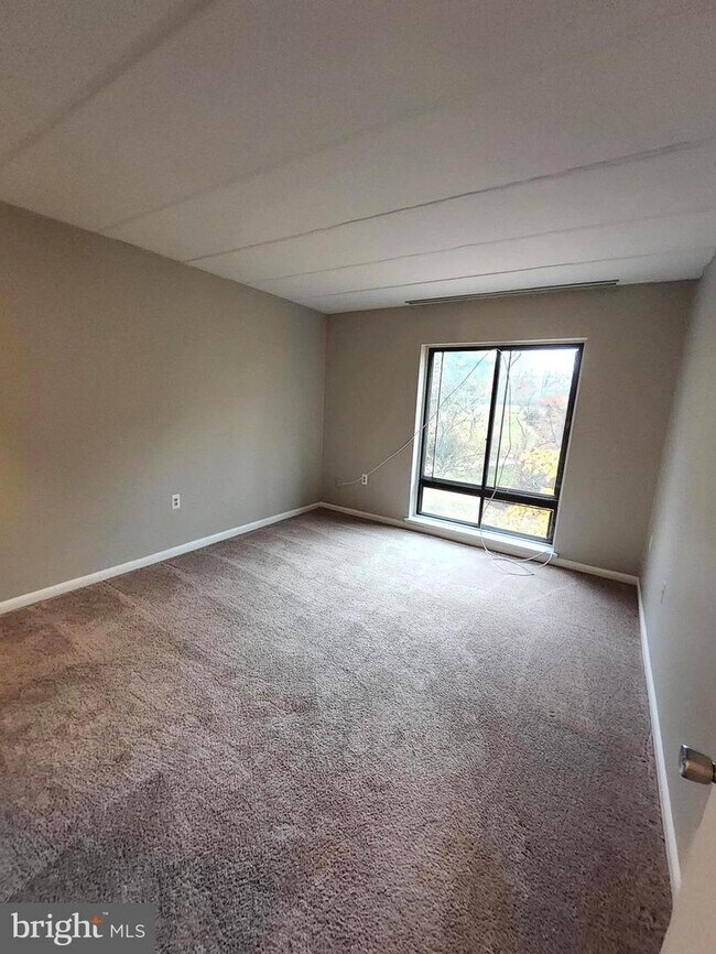 Building Photo - 128 Roberts Ln