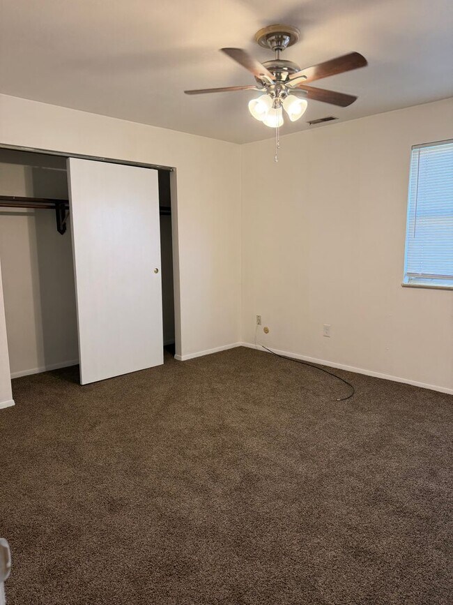 Building Photo - 913 Belle Valley Dr