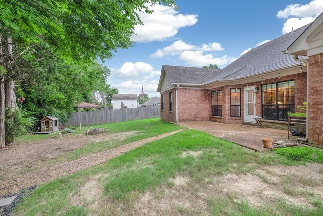 Building Photo - 4905 Springtree Dr