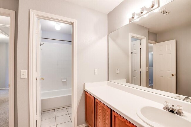 Building Photo - 1204 Mathias St