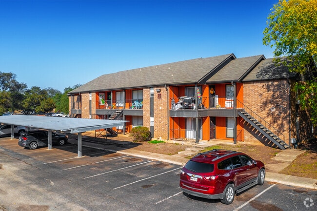 Building Photo - Villas de Sendero