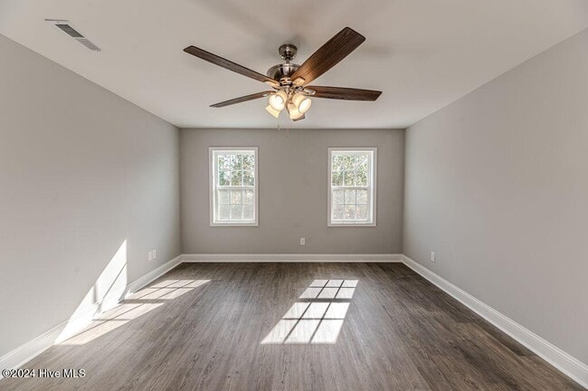 Building Photo - 533 Stadium Dr