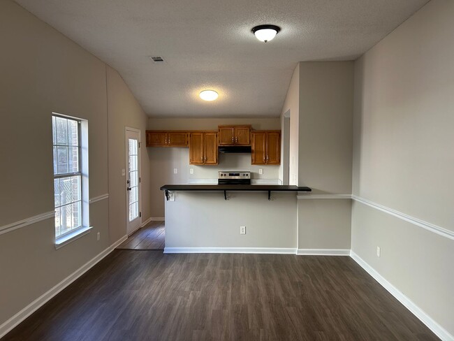 Building Photo - 7122 Village Ln