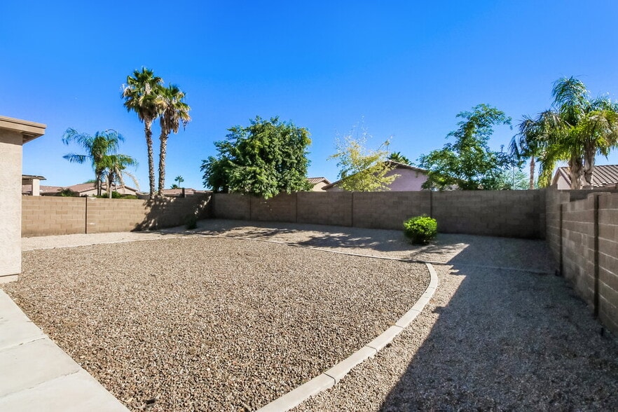 Building Photo - 1931 S Noble