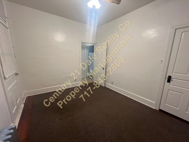 Building Photo - 362 W Broadway