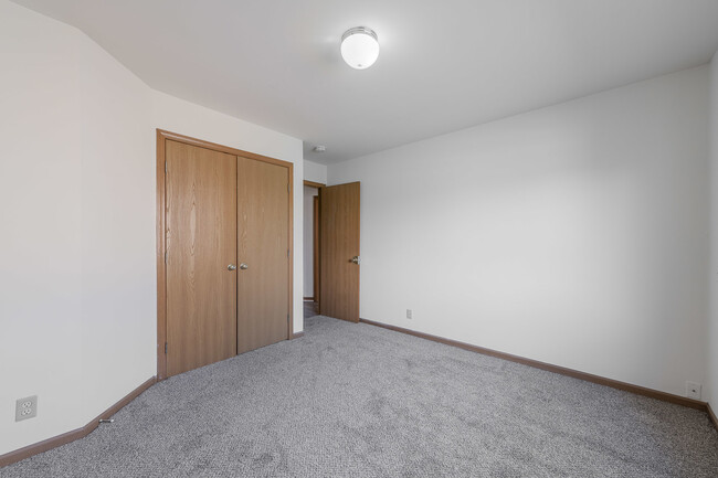 Building Photo - 915 Spiros Ct