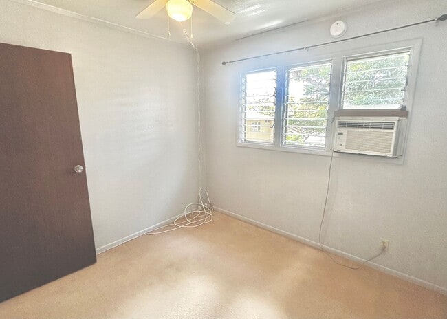 Building Photo - SPACIOUS TOWNHOUSE 2 BED/1.5 BATH/1 PRKG, ...