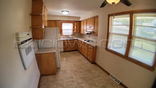 Building Photo - 214 24th St NW