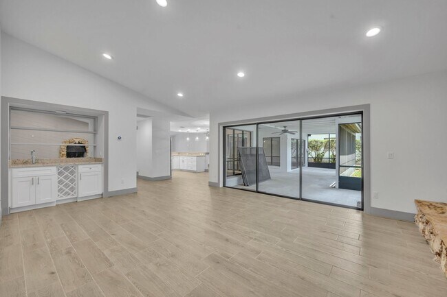 Building Photo - Waterbridge Stunner