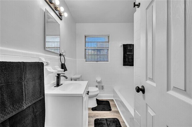 Building Photo - 2356 County Line Rd SW