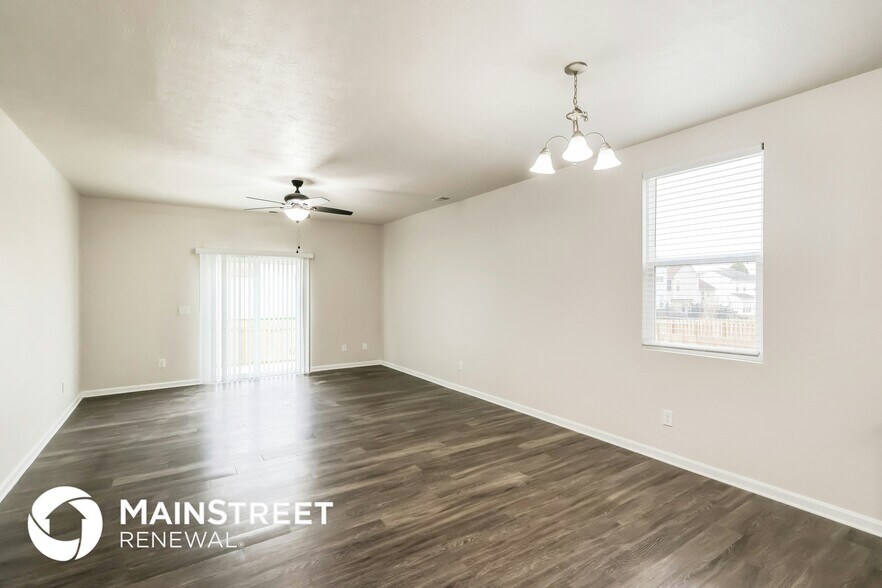 Building Photo - 6041 Edgemont Way