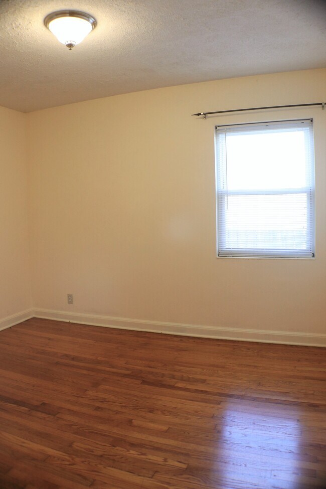 Building Photo - 109 Green Oak Dr