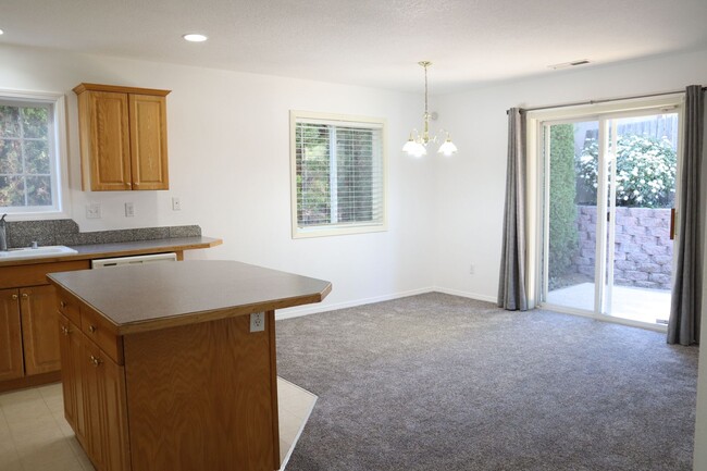 Building Photo - 7218 NE 65th Pl
