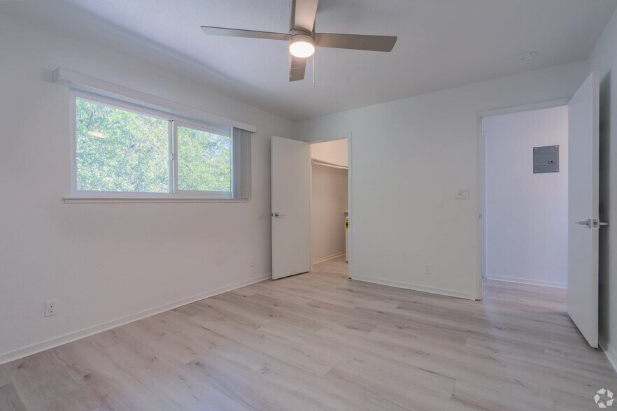 Building Photo - 109-121 Lincoln Way