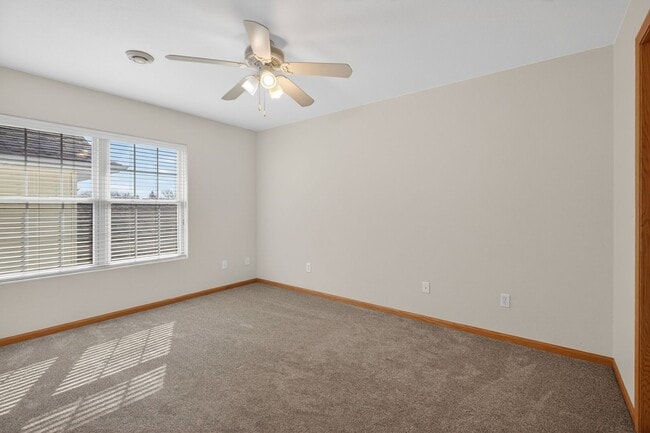 Building Photo - 3 Bedroom 3.5 bath