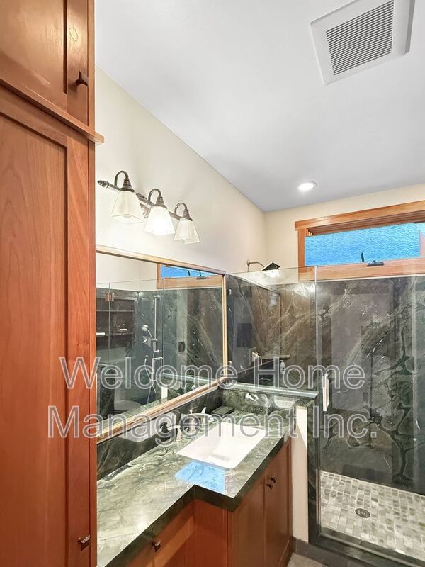 Building Photo - 127 Escobar St