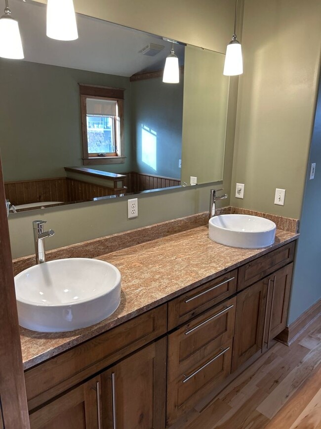 Building Photo - 205 N Bozeman Ave