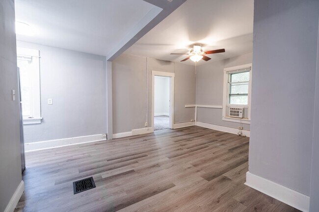 Building Photo - 408 W Illinois St