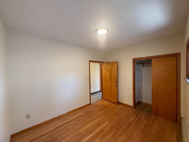 Building Photo - 520 Oak St