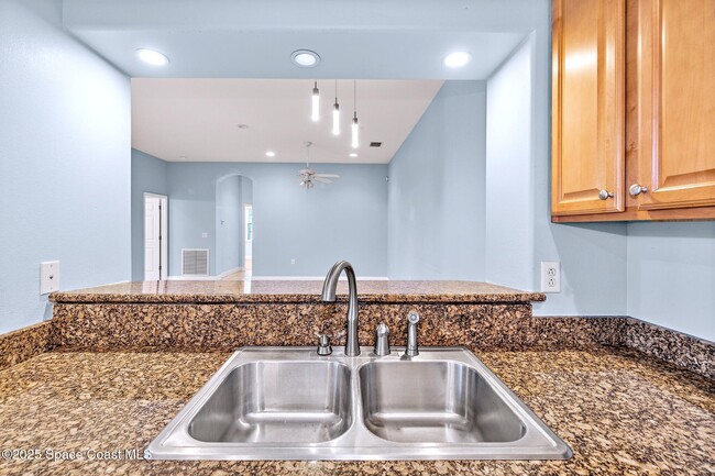 Building Photo - 8657 Villanova Dr