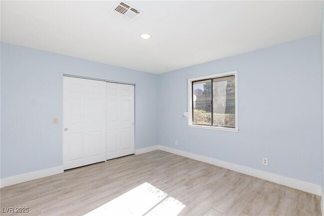 Building Photo - 6623 W Tropicana Ave