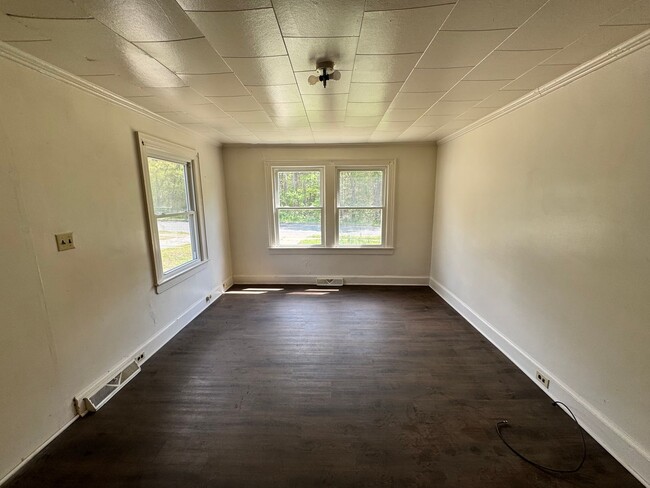 Building Photo - 2/1 with extra space in Uptown Shelby, NC