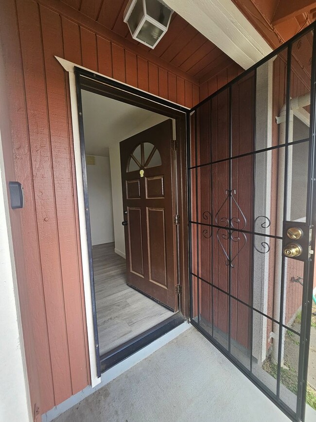 Building Photo - Beautiful and Large Country Home in Kamuela