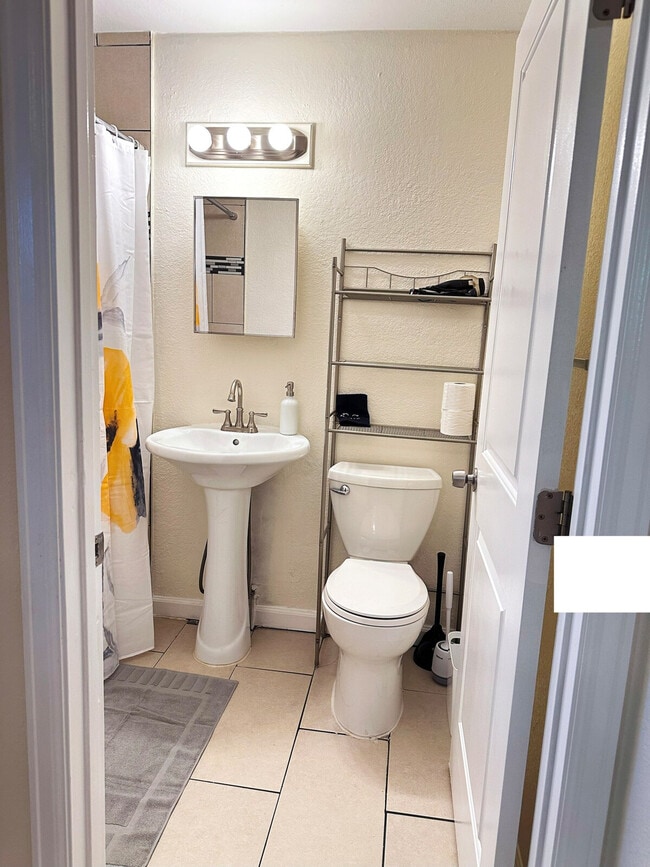 Building Photo - 1430 Pierce St